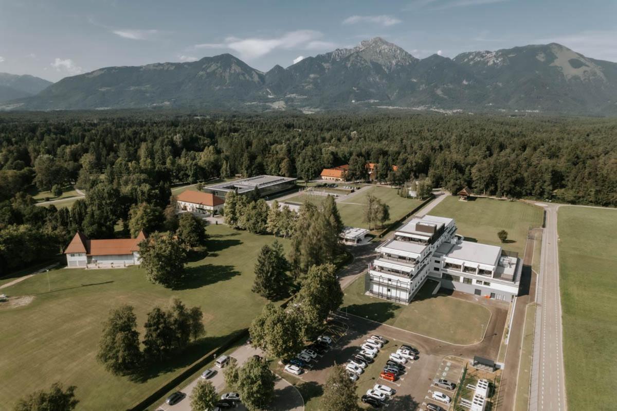 Elegans Hotel Brdo Kranj Exterior foto